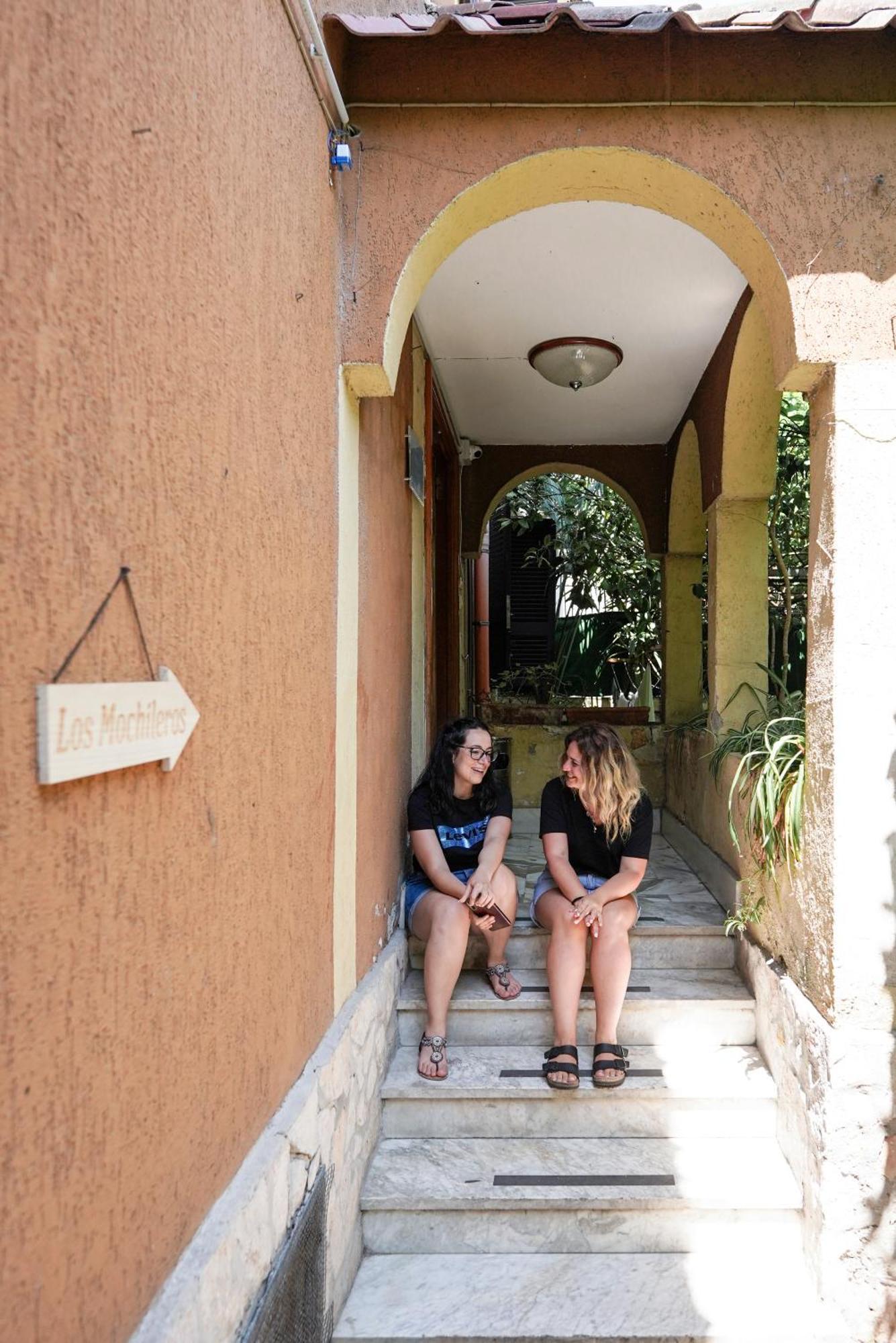 Los Mochileros Hostel - Age Limit 18-28 Napels Buitenkant foto